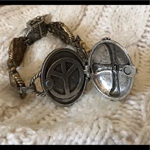 NWT lucky brand bracelet - peace sign + roses